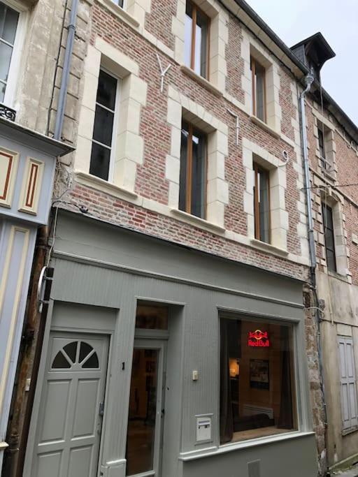 Suite de charme au pied de la cathédrale Laon Esterno foto